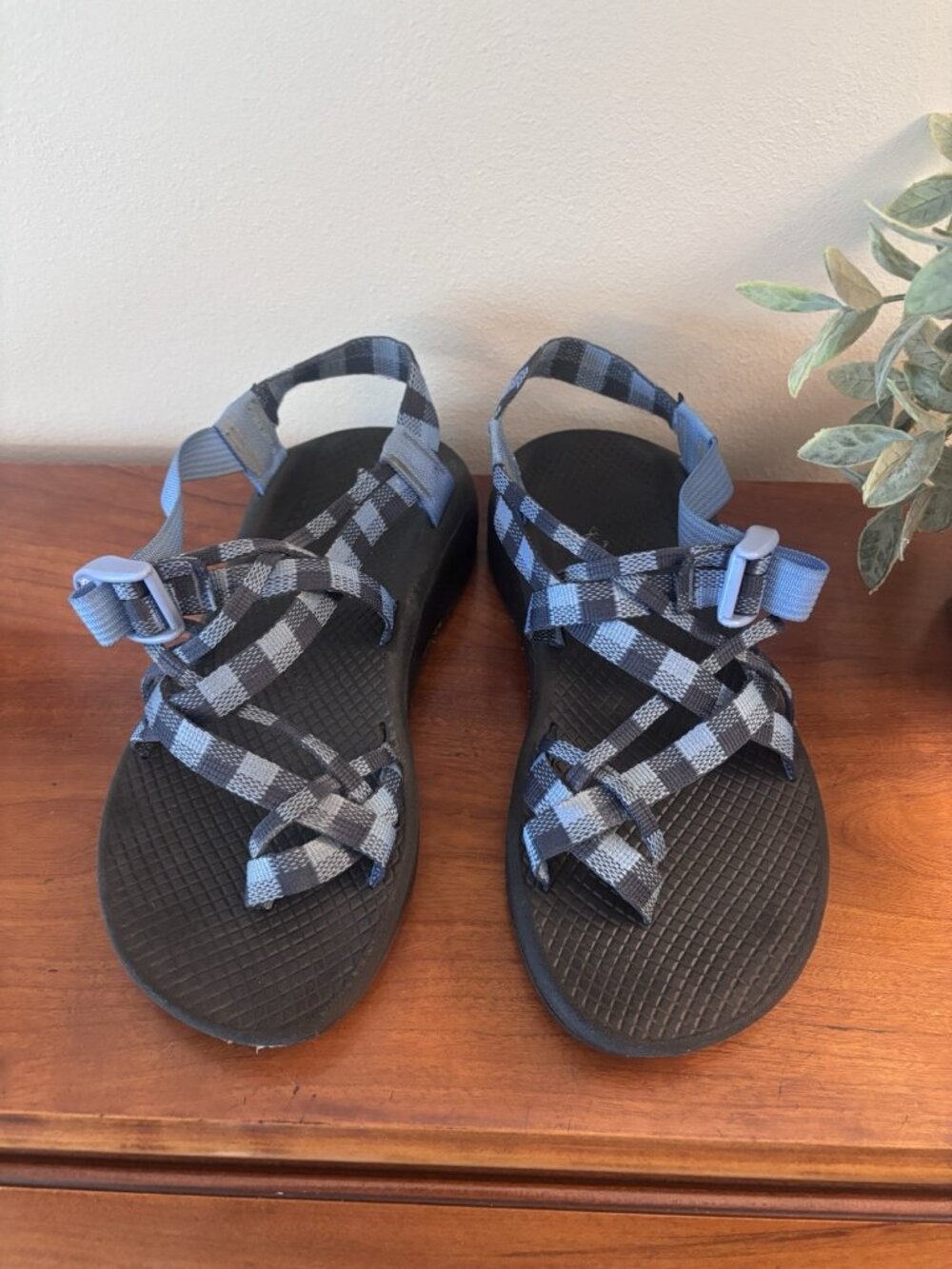 Chaco Cloud Womens Size 8 Blue Plaid Sandals Strappy - Picture 2 of 8